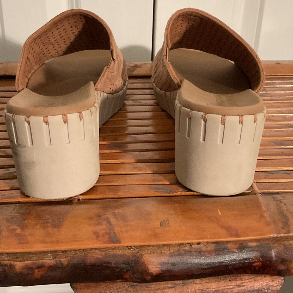 Skechers Lux Foam Tan Perforated Mules - Picture 4 of 4